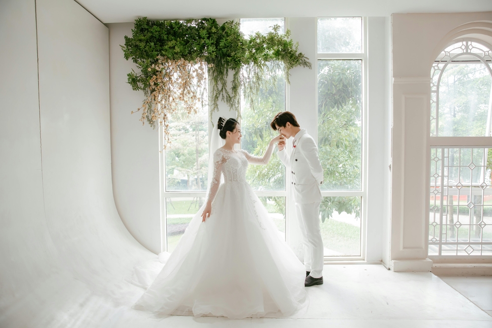 img of Ultimate Guide to Inbal Dror Wedding Dresses: Everything You Need to Know