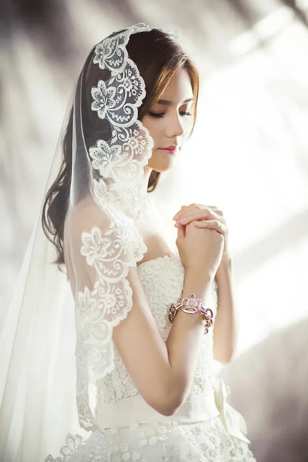 img of Ultimate Guide to Wedding Dresses: Short Sleeves Edition